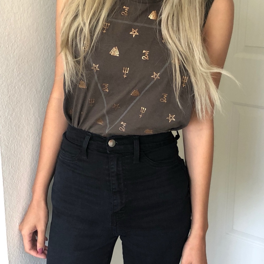 Gray Graphic Sleeveless Tank Top with Gold Icons